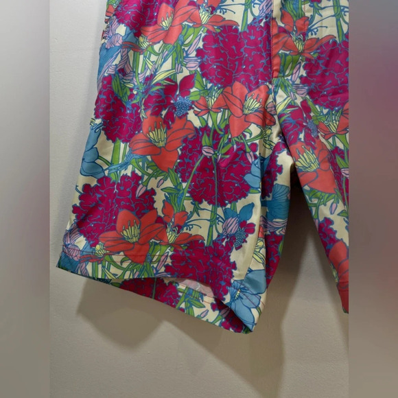 Floral print summer shorts Size 4 - Picture 3 of 5